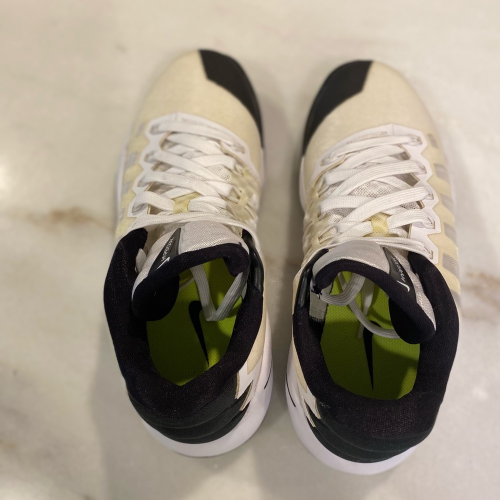Nike Hyperdunks - Picture 4 of 8